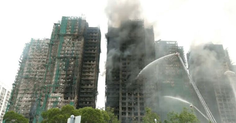 香港高樓大火44死／高樓火警往哪逃？消防員圖解「2情境逃生流程」30秒抓住生機