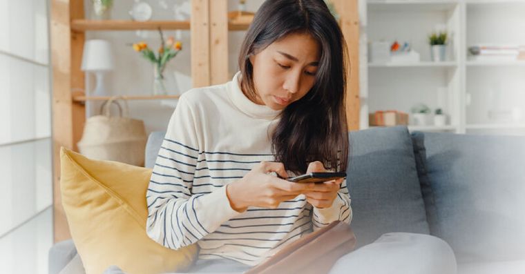 你想不到的超齡風險？營養師：工作、生活3C不離手，你的「晶亮年齡」恐已拉警報！