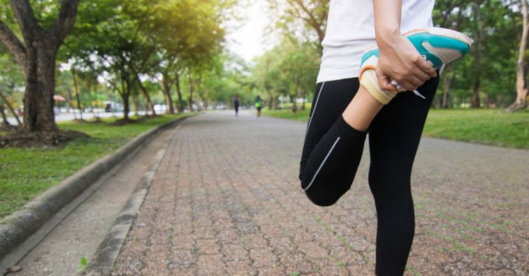 超慢跑前拉筋竟錯了！5種運動暖身收操一次學，肌肉不緊繃、關節更耐用