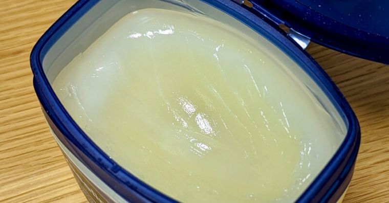 一罐抵多瓶！凡士林18招隱藏用法：護髮、去污、過期還能這樣用