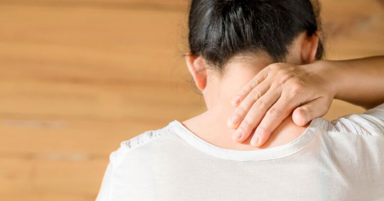 肩膀硬塊推不開？新研究揭「氣結」藏3大警訊，一治療能改善