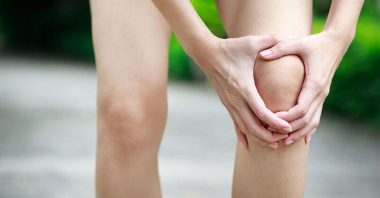 膝蓋退化是坐出來的？醫曝一動作比跪著更傷膝：像拿菜瓜布刷骨頭