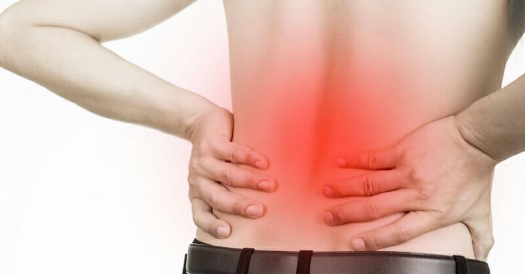 打個噴嚏就腰痛？骨科名醫點名「6警訊」別忽視，這招秒自救