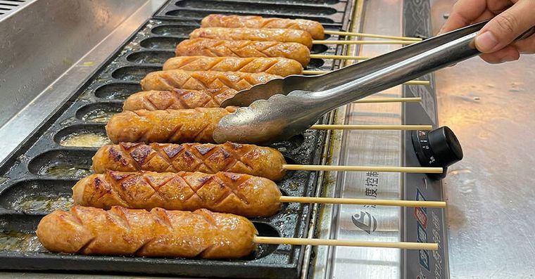 夜市「澱粉腸」比香腸還糟？成分全是傷身堆疊，這吃法最可能致癌