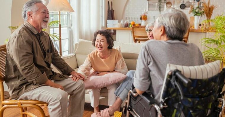 送失智長輩住機構是不孝？醫勸家屬必做「1件事」活化大腦找回笑容