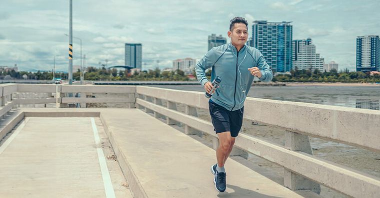 體齡逆轉21歲！醫曝「不進健身房」練法，每天多一步打造抗老體質