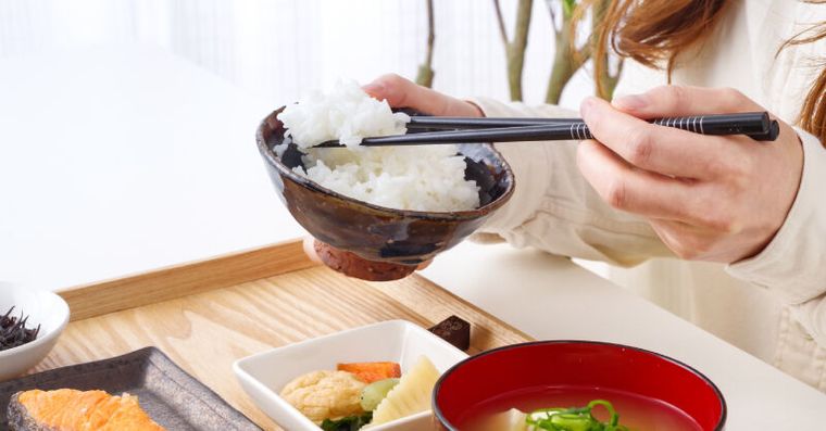 不想過勞容易老，吃飯不吃飽！養生延壽4訣竅教你吃出七分飽