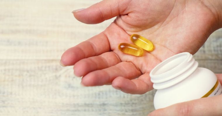 55歲婦腎臟老如90歲！醫揪「保健品5大地雷」魚油吃錯也中