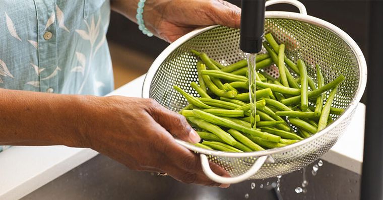 蔬菜先切再洗超NG！4大高風險蔬菜農藥多，一招讓毒素全揮發