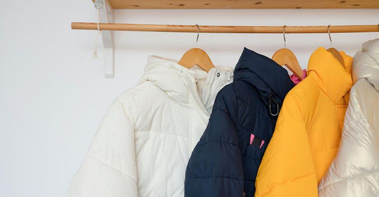 收羽絨衣免用壓縮袋！阿嬤家傳「厚重衣物收納法」釋出三倍空間