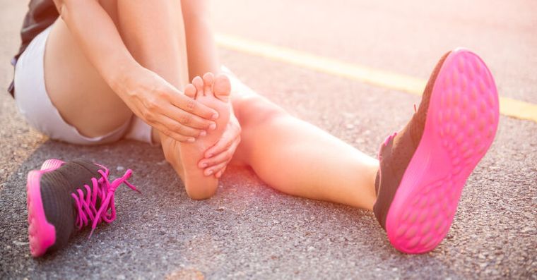 穿錯鞋腳痛又長繭？專家教「黃金挑鞋原則」走路不磨腳