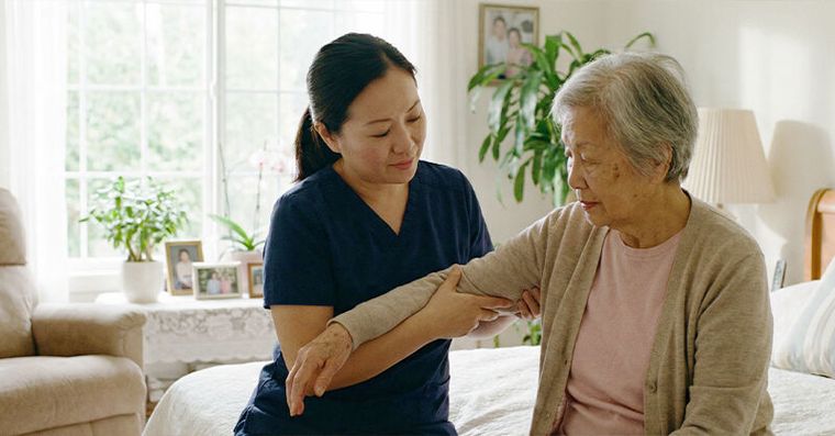 幫長輩換衣服別硬拉！3個更衣技巧輕鬆上手、省力不卡關