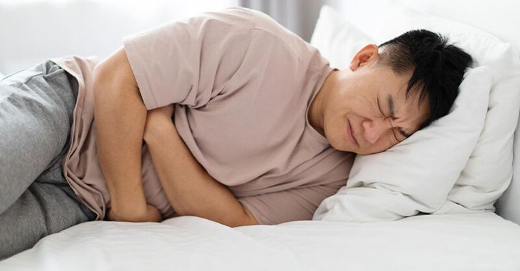 肚子被重擊不痛別輕忽！醫點四種奪命腹痛：伴隨大便這顏色快送醫