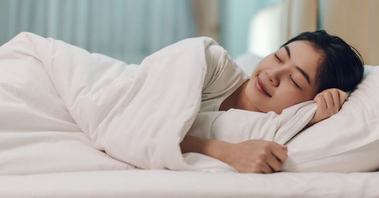 蓋越厚越冷？睡前多做1動作，棉被暖度大升級、不再冷到睡不著！
