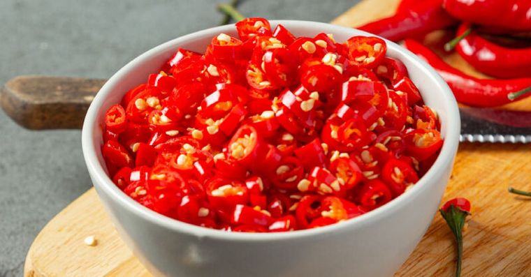 吃愈辣脂肪肝風險愈高？研究揭嗜辣族體脂比常人更高，醫3招避雷