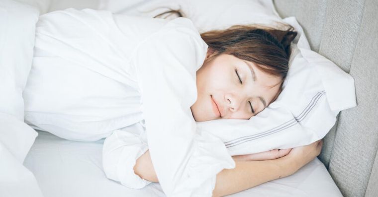 室內低於這溫度失眠率上升1.4倍，專家揭冬天最好睡的「黃金溫度」