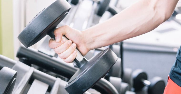 血壓一飆就出事！3種日常行為引爆中風，這運動習慣竟也中招