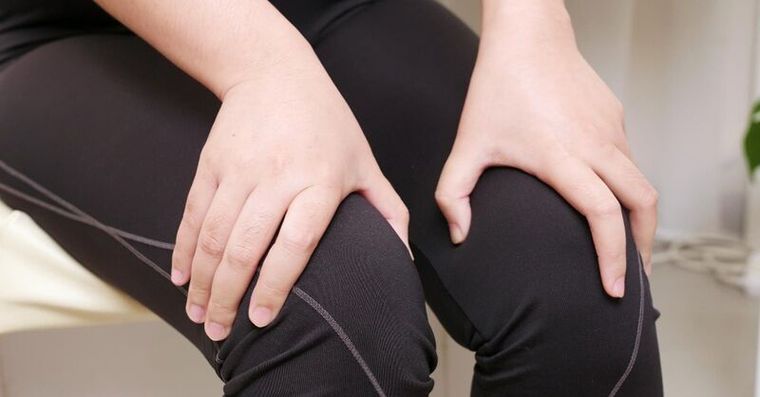 膝蓋痛越不動越惡化？名醫教「襪子體操」在家做關節不痛了還抗發炎