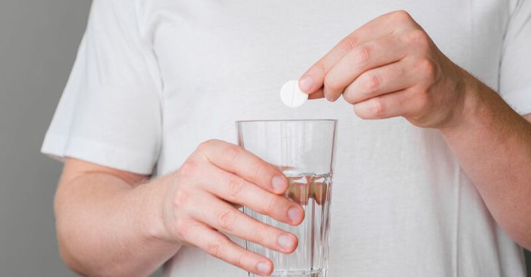 感冒吃發泡錠竟住進加護病房！藥師點名1個動作最危險