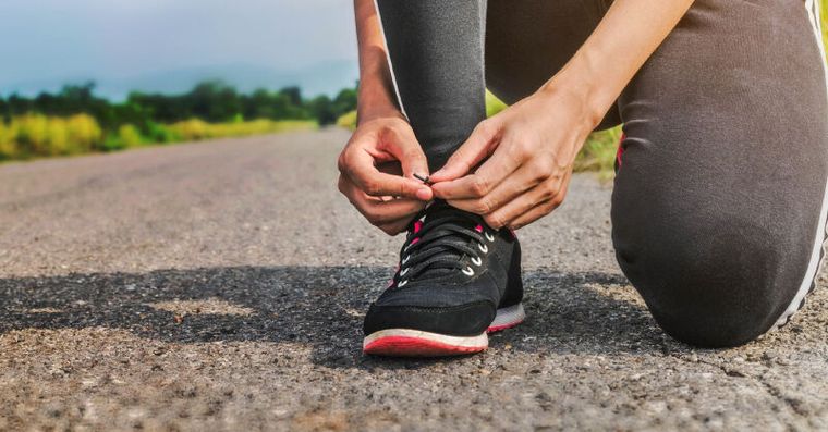 慢跑1步＝3倍體重衝擊！挑對慢跑鞋6撇步避免「買貴還傷膝蓋」