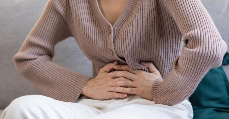 經痛到掛急診！醫曝「氣血不通則痛」2營養素是天然止痛藥