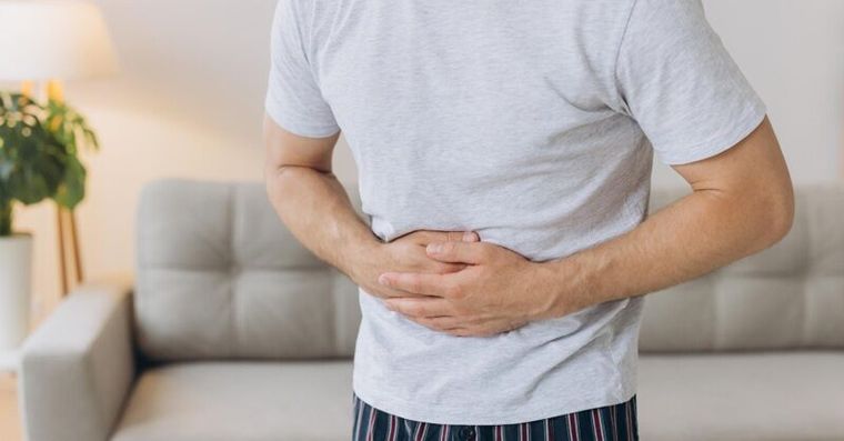 「致癌菌」癌風險飆十倍！30歲男常脹氣、食慾差，一查竟胃癌四期