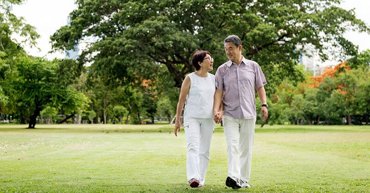 散步別白走！82歲教授天天練，15分鐘「防失智散步法」活化大腦