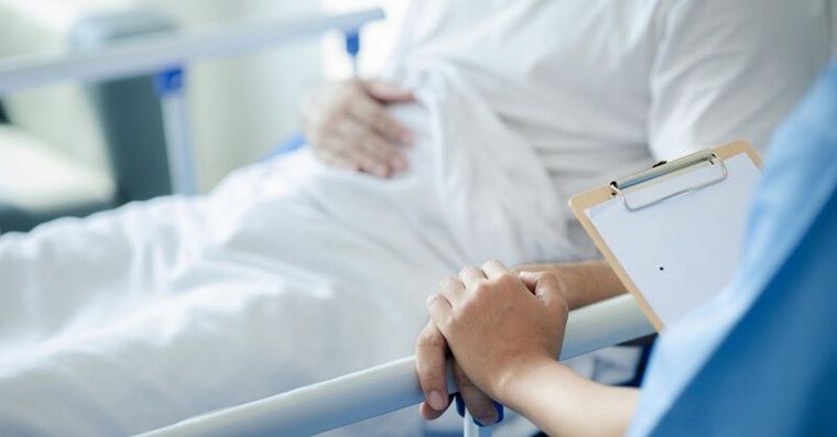 病床前沒真親情？心肌梗塞昏迷醒來竟「財產全空」重症醫一招助他反擊