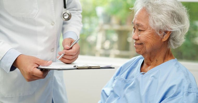 免費老人健檢來了！6.9萬個名額限時開搶，3種健檢方案與登記流程公開