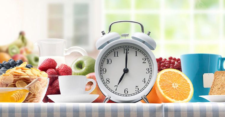 早餐別晚過9點！5時段「順時鐘飲食法」血糖更平穩、晚上更好眠