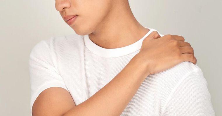 不菸不酒壯男「肩痛」揪出10公分肝癌！痛在2位置看腫瘤警訊