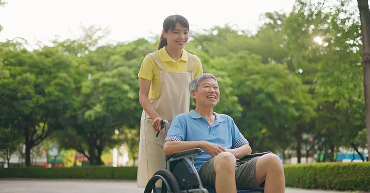 爸媽出院誰來顧？居家照護3準備，遠距子女也能安心盡孝道