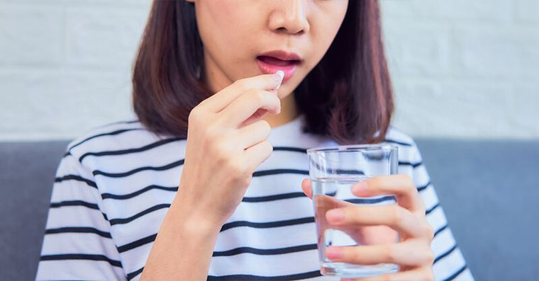 快感冒急著吃藥壓下來？醫推3大天然處方，睡前一匙它止咳強效