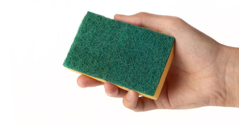 衣服起毛球、黏貓毛都不怕！6大家事祕技「一塊菜瓜布」全搞定