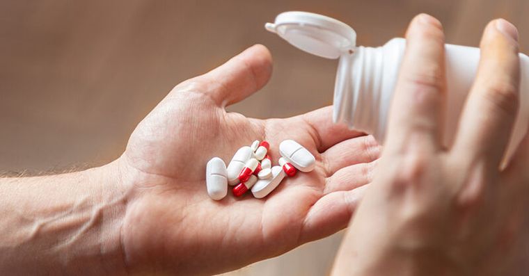 「這樣吃」傷腎三重打擊！3種藥一起吃是致命組合，嚴重恐洗腎