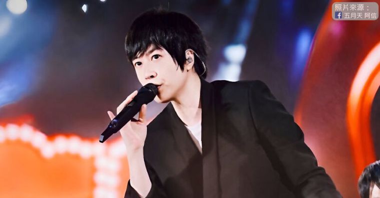 五月天阿信上海開唱摔下舞台！高處跌落別只看外傷，最怕8個後遺症