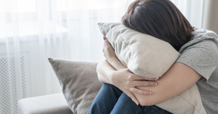 寵物走後總夢到牠？憂鬱症初期徵兆不只心情差，5種小毛病上榜