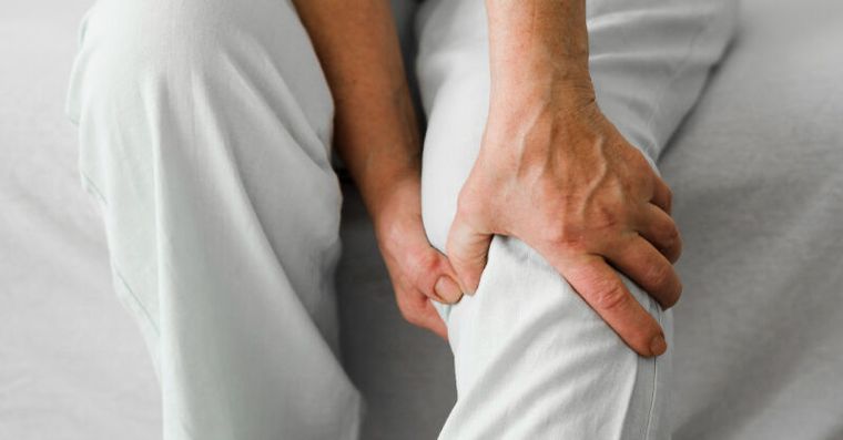 恐怖！7旬翁膝蓋腫痛以為退化關節炎，抽積水竟驗出「肺結核菌」